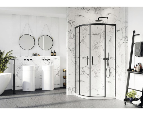 Baie modernă cu cabină de duș, chiuvete și oglinzi