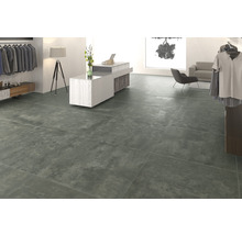 Montaj de plăci de podea într-un magazin de haine cu design minimalist