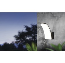Corp de iluminat modern de perete pentru exterior montat pe un perete