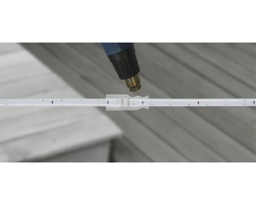 Bandă LED manevrată cu un pistol cu aer cald