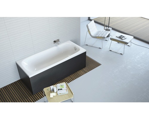 Baie cu cadă și mobilier