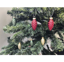 Brad împodobit cu ornamente con de pin