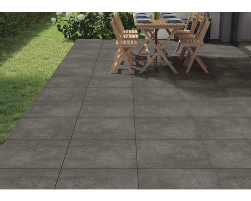 Placă terasă FLAIRSTONE Urban night rust 59,7x59,7x2 cm Terasa cu gresie gri și mobilier de grădină