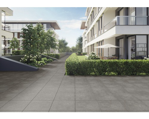 Exterior cu gresie, blocuri de locuințe și plantații