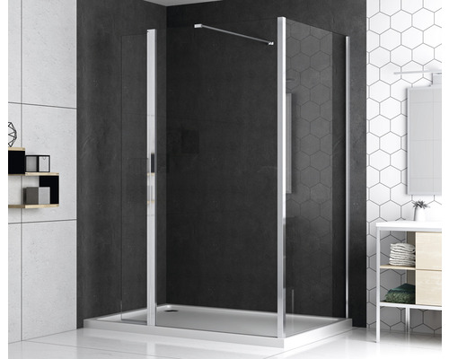 Cabină de duș cu pereți din sticlă clară și cadru îngust în baie