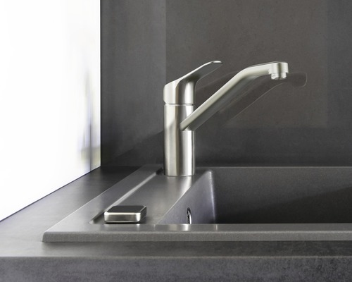 Baterie de bucătărie din metal cu chiuvetă și dispenser de săpun