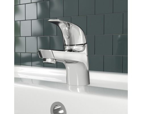 Baterie monocomandă pentru lavoar în baie