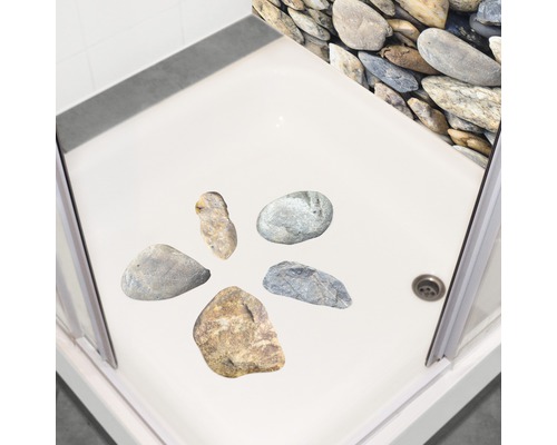 Duș cu motive de pietriș pe podea și pe perete