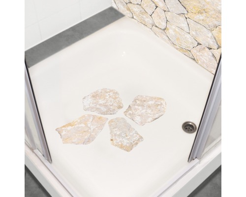 Duș cu pietre în cădița de duș