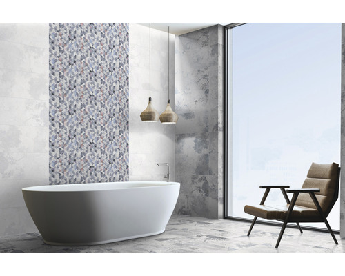 Baie cu cadă, fotoliu și faianță de perete în diverse modele