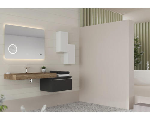 Baie cu lavoar, oglindă cu iluminare și dulap suspendat