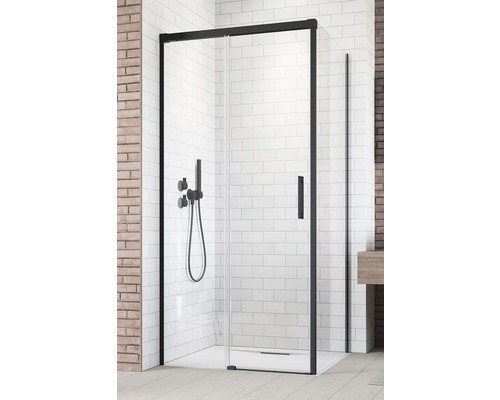 Cabină de duș pe colț cu ușă glisantă și cadru negru pe un fundal de faianță albă