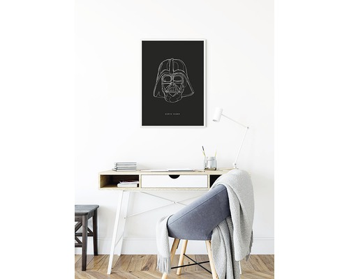 Imagine decorativă cu design Darth Vader deasupra unui birou