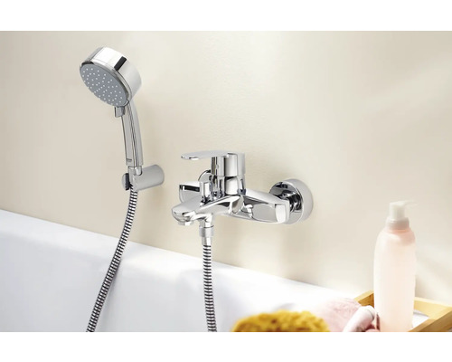 Baterie de duș aparentă cu duș de mână pe marginea căzii