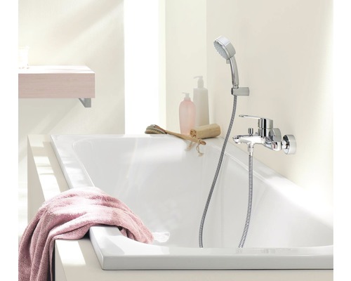 Baie cu cadă, duș de mână și baterie