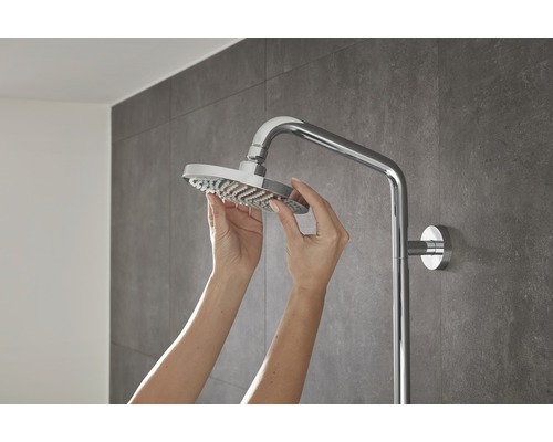 Montarea unei baterii de duș cu duș fix în baie