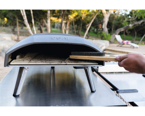 Cuptor de pizza Ooni cu perie de curățare