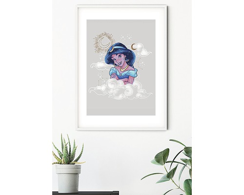Imagine înrămată cu Jasmine din Aladdin, înconjurată de nori, stele și luni