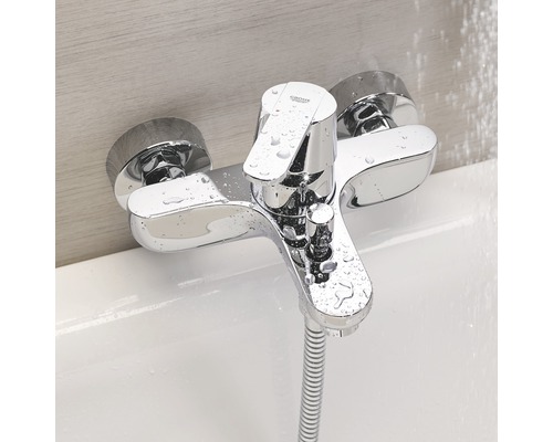 Baterie de baie aparentă cu furtun de duș