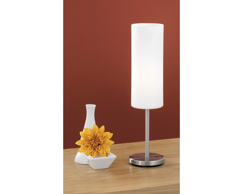 Lampă de masă decorativă cu vază și floare pe o masă