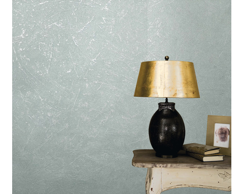 Prim-plan al unui perete cu tapet vlies și decorațiuni