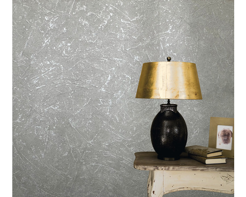 Decor de perete cu textură și lampă de masă