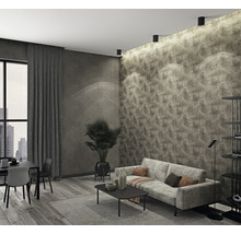 Cameră de zi cu canapea, masă, scaune, lampă și decor decorativ de perete