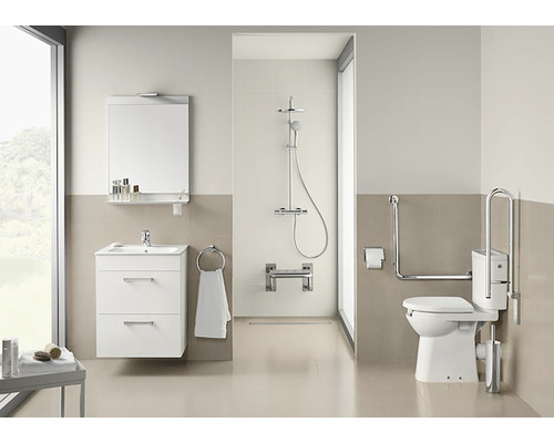 Baie accesibilă cu chiuvetă, oglindă, duș și toaletă cu bare de sprijin