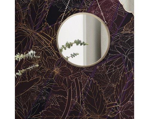 Perete cu tapet floral și oglindă rotundă