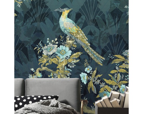 Tapetă cu model de pasăre și plante în camera de zi