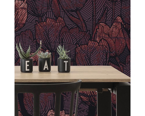 Scenă cu tapet cu model și suculente pe o masă