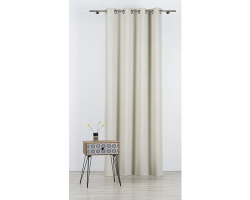 Perdea cu bride și noptieră în dormitor