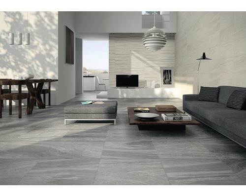 Living modern cu gresie gri, canapea și masă de sufragerie