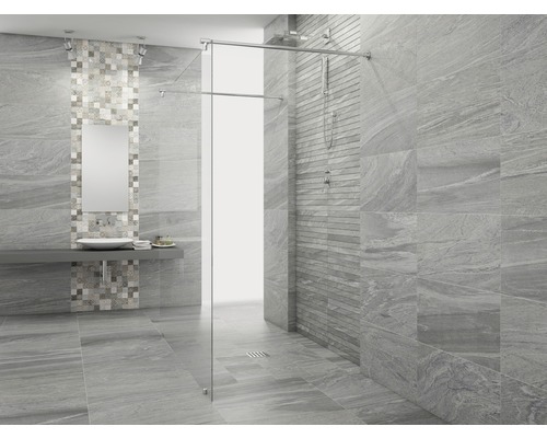 Baie luminoasă cu faianță gri, chiuvetă și cabină de duș din sticlă.