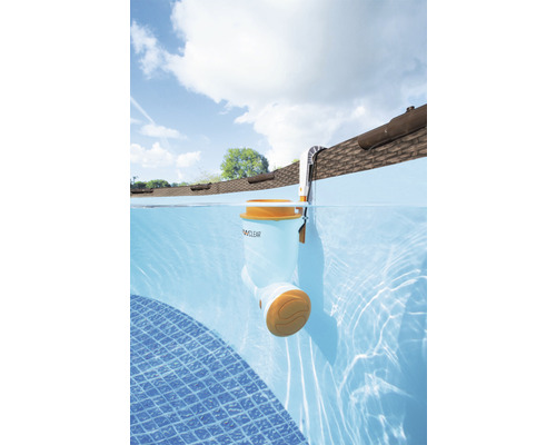 Curățător de piscină în piscină