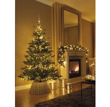 Living decorat de Crăciun cu brad, șemineu și cadouri