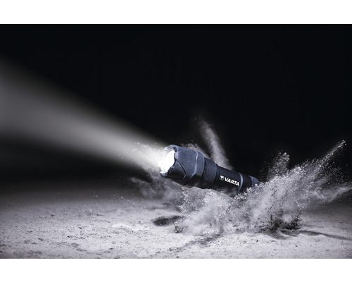 Lanternă Varta în acțiune