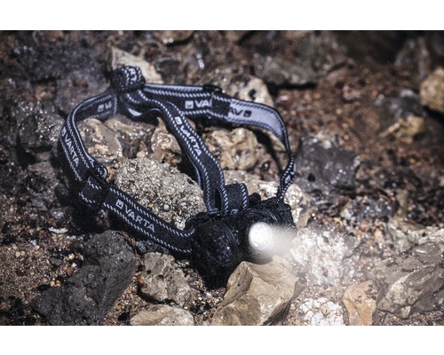 Lanternă frontală Varta pe pietre