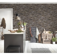 Sufragerie decorativă cu tapet de perete din piatră, insulă de bucătărie și tablă