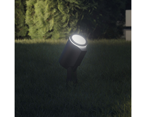 Reflector de grădină pe gazon iluminat în grădină