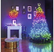 Decor de cameră de Crăciun cu coroană luminoasă, brad de Crăciun luminos și șemineu