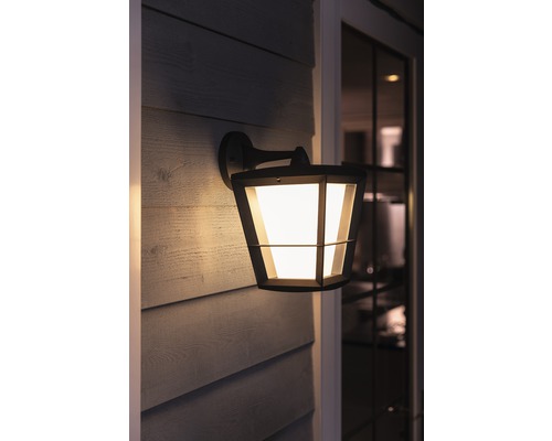 Lumină de perete pentru iluminat exterior pe peretele casei