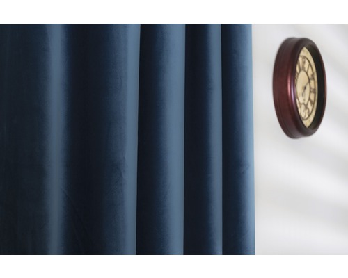 Șaluri decorative din material textil cu un ceas pe perete