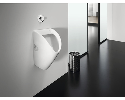 Urinal alb cu buton de spălare pe perete