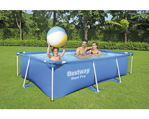 Piscină cu cadru Bestway Steel Pro cu familie în grădină