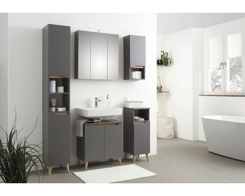 Baie cu lavoar, dulap cu oglindă și mobilier de baie gri