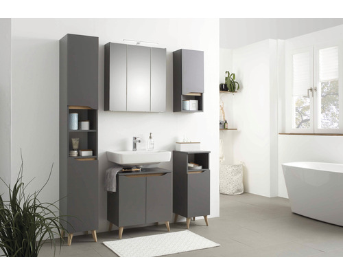 Baie modernă cu lavoar, dulap cu oglindă și mobilier de baie gri