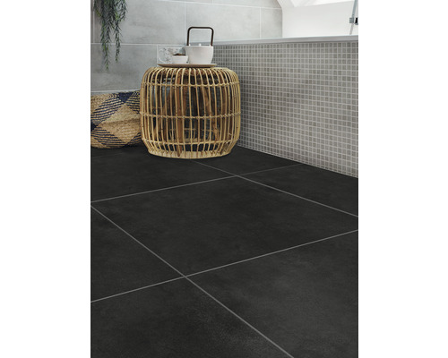 Baie cu gresie de podea închisă la culoare și faianță mozaic pe perete