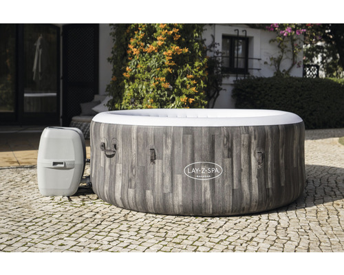 Lay-Z-Spa Bahamas pe terasă cu pompă