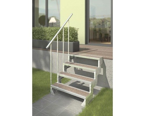 Scară exterioară cu patru trepte și balustradă